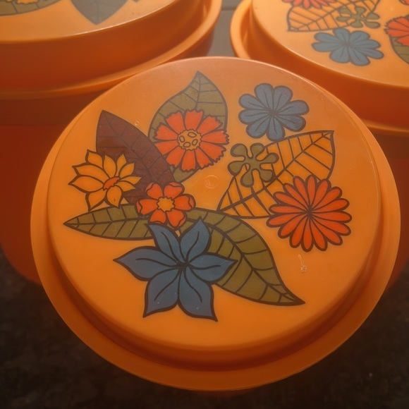 VINTAGE Rubbermaid orange floral canister set. Plastic with painted flowers. - Picture 4 of 4
